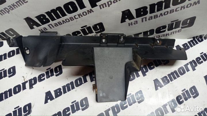 Дефлектор радиатора правый Volkswagen Touareg 7LA