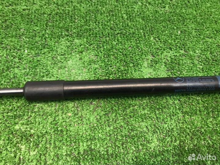 Амортизатор капота Mercedes-Benz C-180 W204