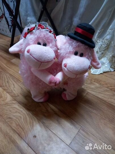 Барашек и овечка танцуют и поют