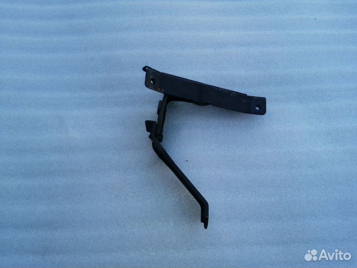 Suzuki GSX-R 1100w кронштейн маслорадиатора