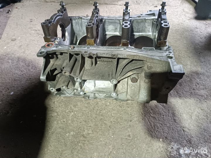 Блок цилиндров VQ35