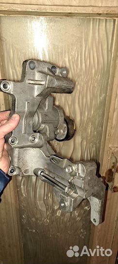 Кронштейн навесного Outlander + ролик натяжитель