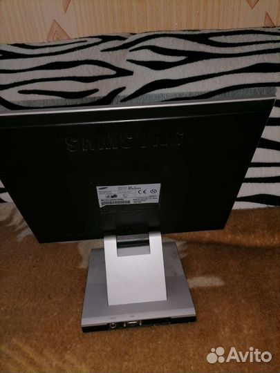 Монитор Samsung