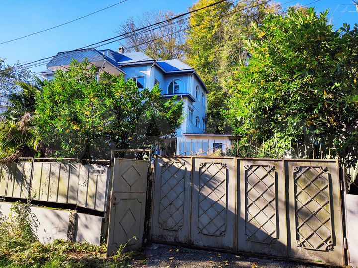 Коттедж 304 м² на участке 10 сот.