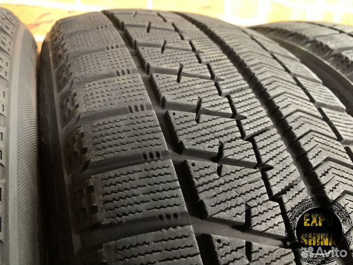 Bridgestone Blizzak VRX2 215/45 R18