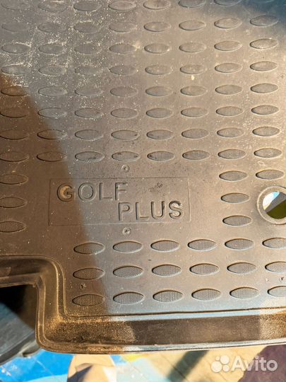 Автомобильные коврики резиновые на Golf Plus