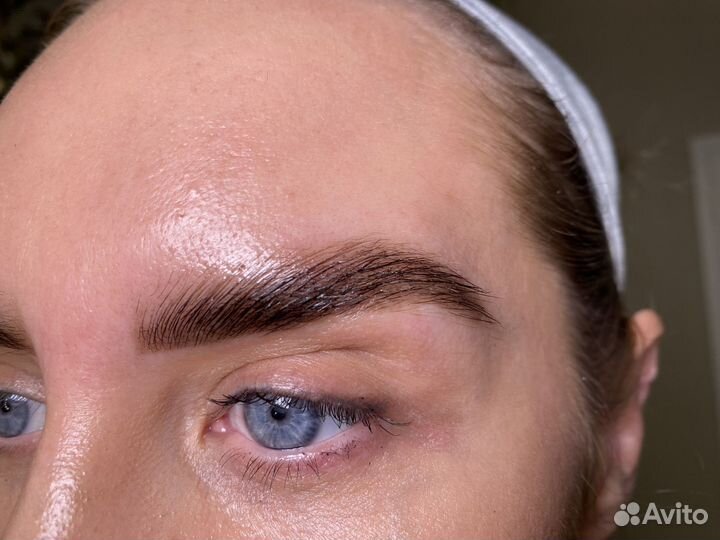 Визажист-стилист, Бровист