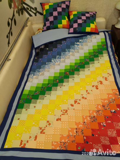 Лоскутное одеяло и подушки в стиле пэчворк