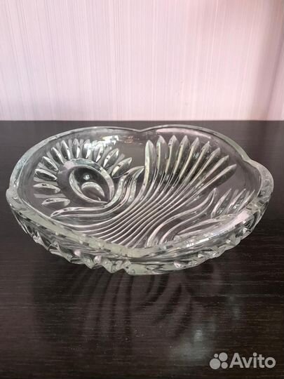 Хрустальные рюмки, салатник, менажница