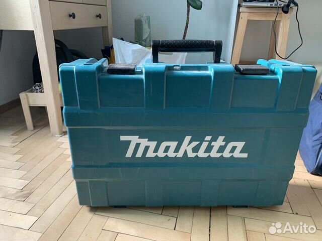 Отбойный молоток makita HM1203C новый