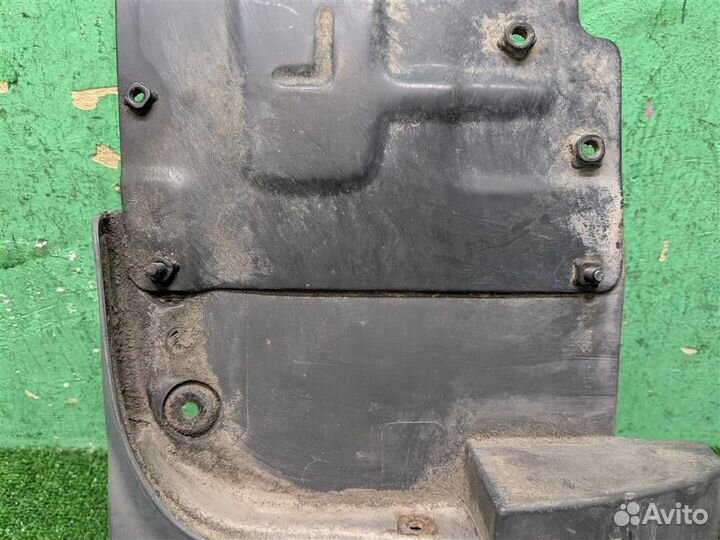 Брызговик задний левый Nissan Terrano 2 (R20) 2001