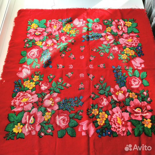 Платок в народном стиле, красный с цветами, №16