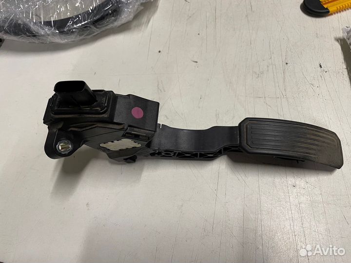 Педаль газа Toyota Corolla E150 2006-2013