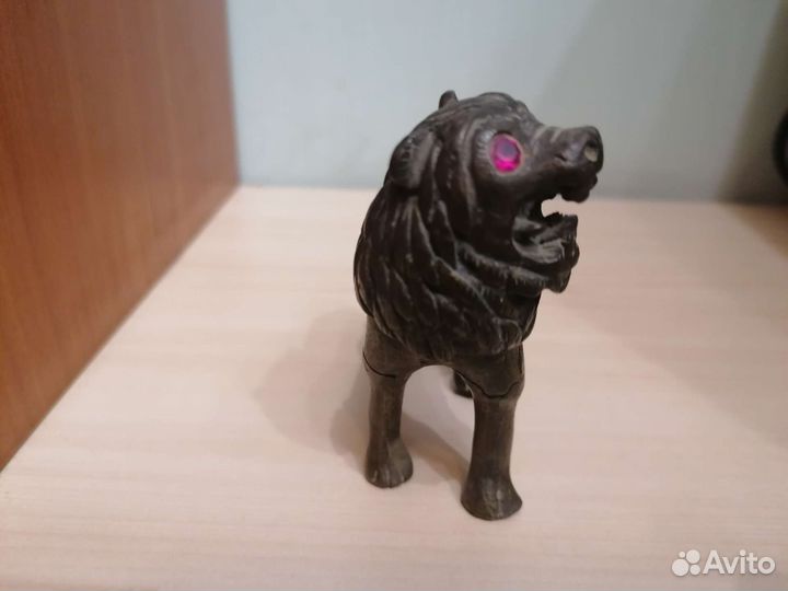 Антикварный лев Бирма