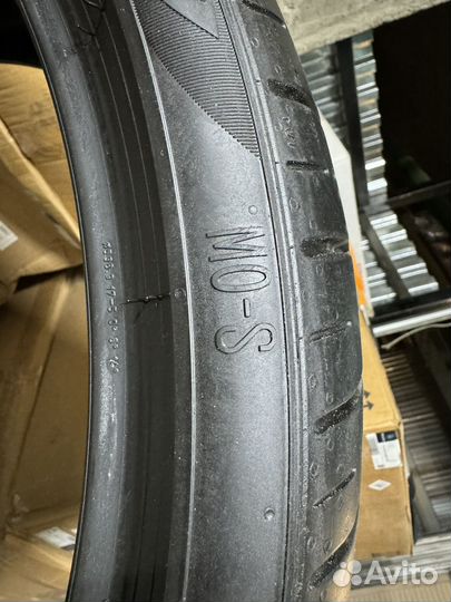 Pirelli P Zero PZ4 285/30 R21 100Y