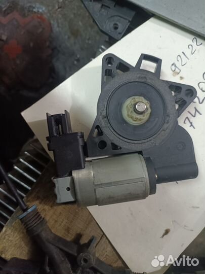 Стеклоподъёмник передний правый Mazda 3 BK