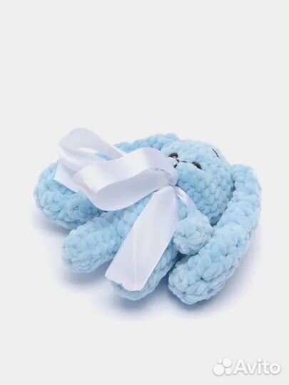 Плюшевый заяц вязаный