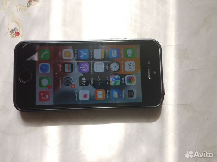 Продам айфон se