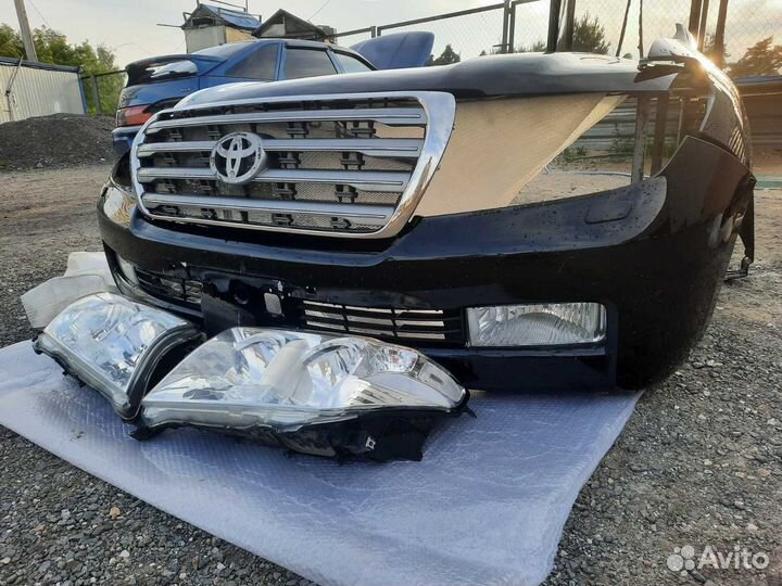 Фары передние Toyota Land Cruiser 200