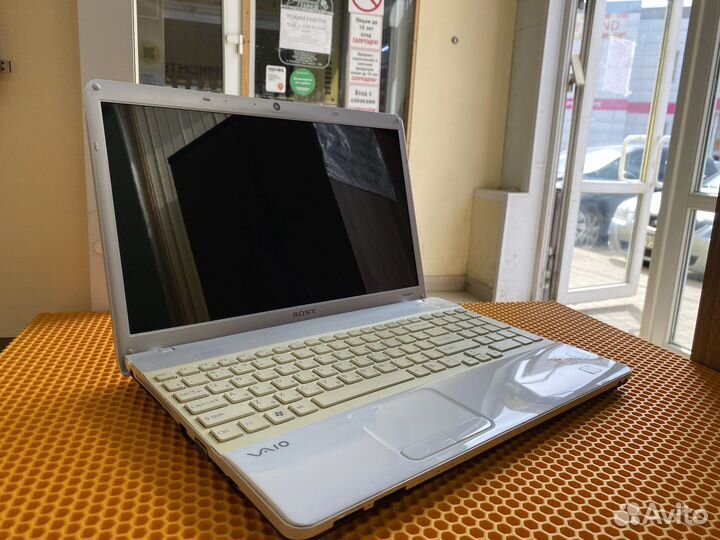 Ноутбук Sony Vaio PCG-61611v