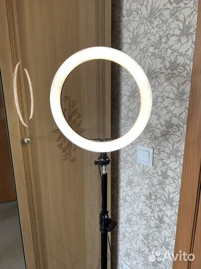Кольцевая лампа 26 см со штативом