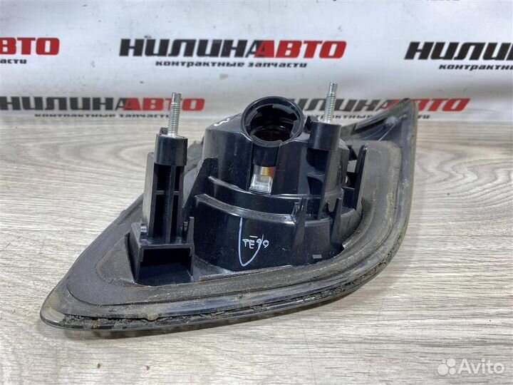 Фонарь правый в крышку багажника Мазда 3 BK бк