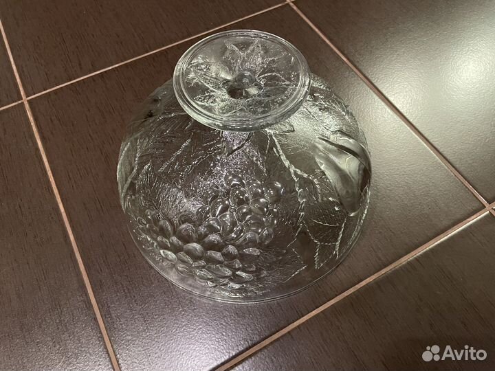 Ваза для фруктов на ножке