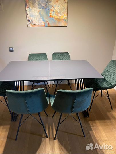 Стол со стульями