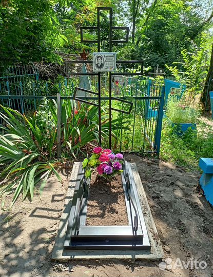 Оградки,столы лавки,кресты