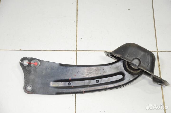 Рычаг продольный задний правый Volkswagen Passat