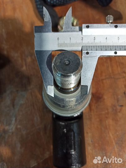 Наконечник рулевого гидроцилиндра гайка M24 shacma