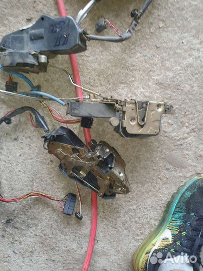 Замок ручка двери на вольво 850