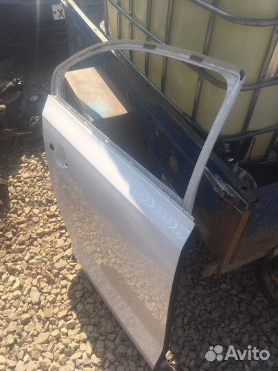 Volkswagen jetta 6 задняя правая дверь