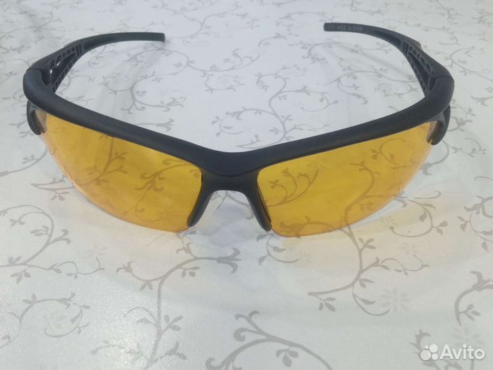 Очки спортивные
