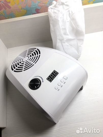 Вытяжка и лампа для маникюра