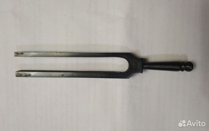 Камертон зид