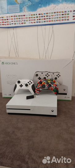 Продам приставку Xbox one s 1тб