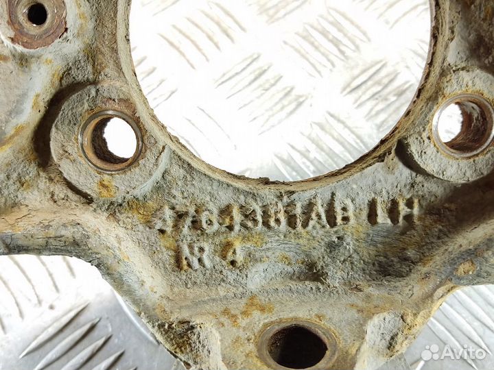 Кулак поворотный передний левый Chrysler Sebring/d