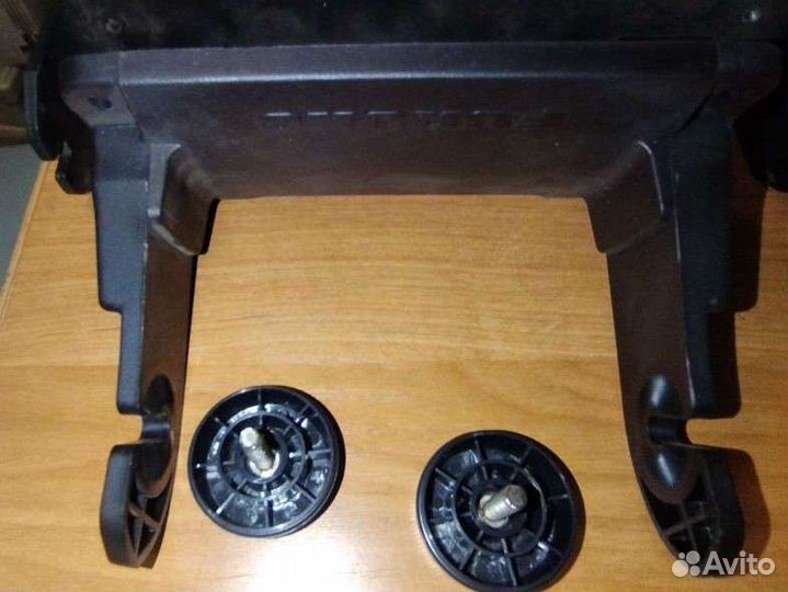 Крепление для дисплеев навигационного оборудования