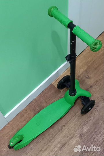 Самокат трехколесный MaxiScoo