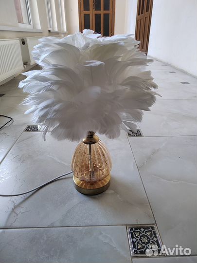 Светильник с перьями