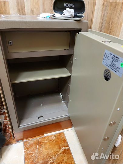 Сейф несгораемый