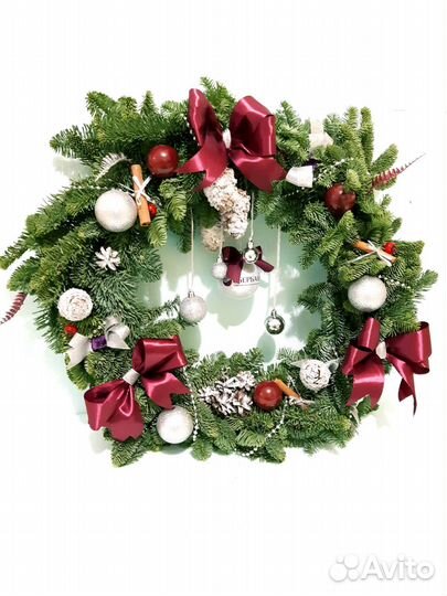 Новогодние украшения искусственные/живые (оформлен