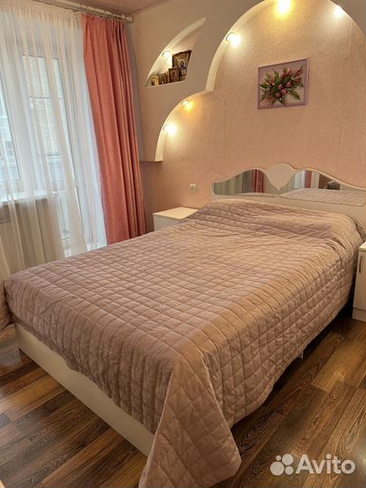 Кровать двуспальная 140 х 200 с двумя тумбами