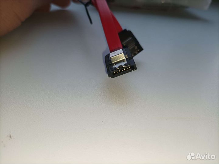 SATA кабель с фиксатором