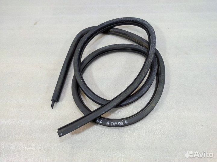 Уплотнитель двери задний Volkswagen Jetta