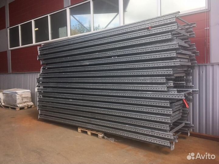 Гравитационные стеллажи на склад