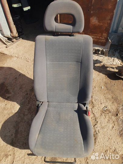 Сиденье переднее правое Mitsubishi Lancer 9 4G18