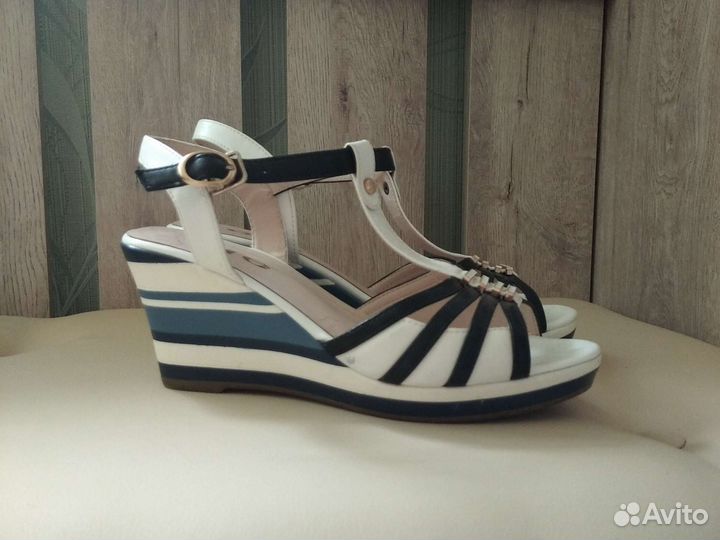 Босоножки женские