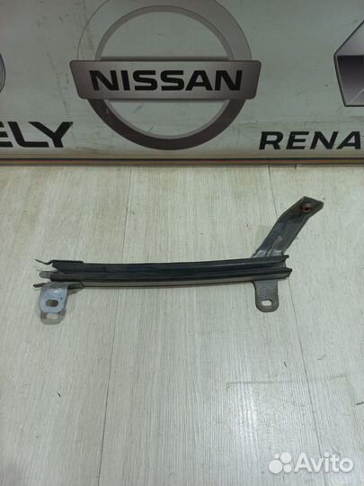 Направляющая стекла Nissan almera N16 Прав
